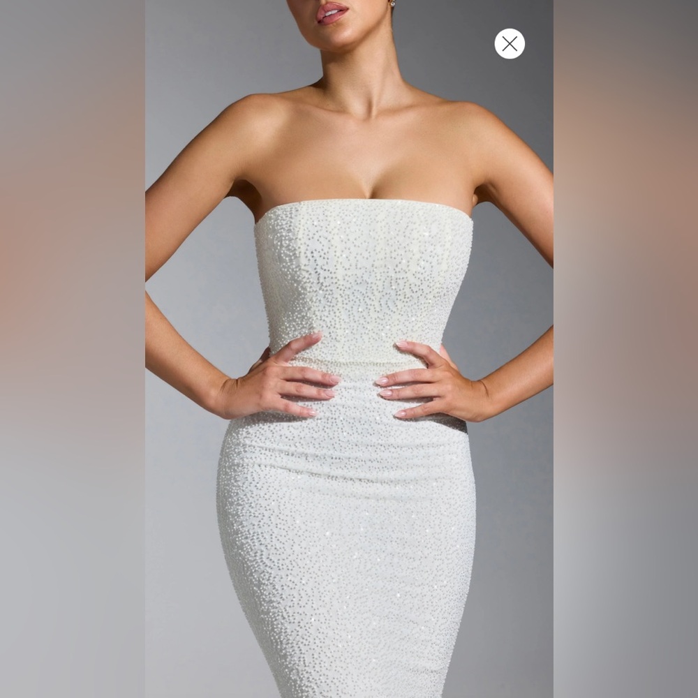 FLORENTINA
Embellished Corset Gown in White